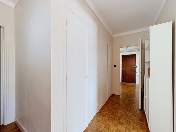 BREST : A LOUER, CHARMANT APPARTMEMENT NON MEUBLÉ, T4 DE 79 M² AVEC GARAGE