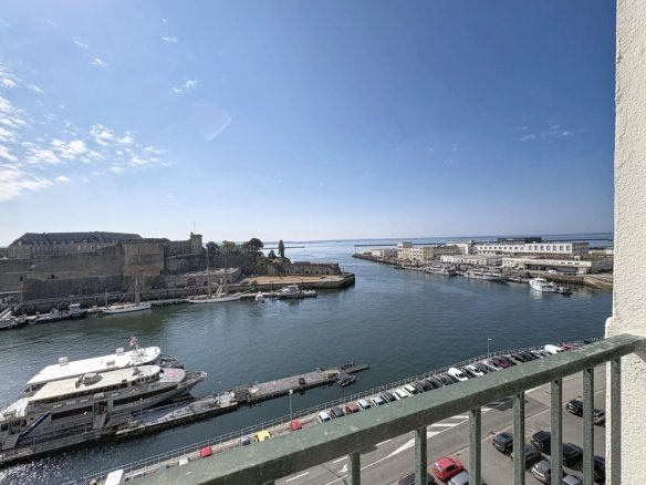EXCLUSIVITÉ BREST : À LOUER APPARTEMENT T3, ENTIÈREMENT RÉNOVÉ EN VIDE