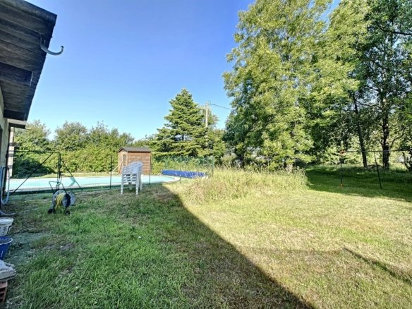 GUILERS : propriété avec maison 12 pièces  7 chambres sur une parcelle de 10390 m2
