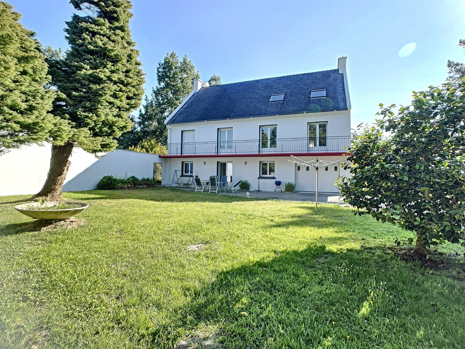 GUILERS : propriété avec maison 12 pièces  7 chambres sur une parcelle de 10390 m2