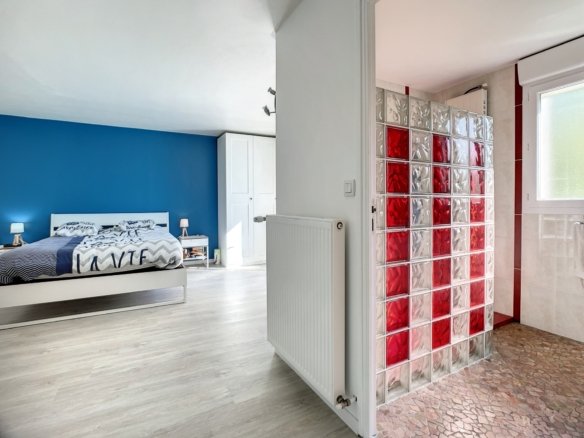 GUILERS : propriété avec maison 12 pièces  7 chambres sur une parcelle de 10390 m2