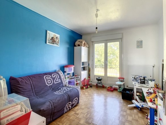 GUILERS : propriété avec maison 12 pièces  7 chambres sur une parcelle de 10390 m2