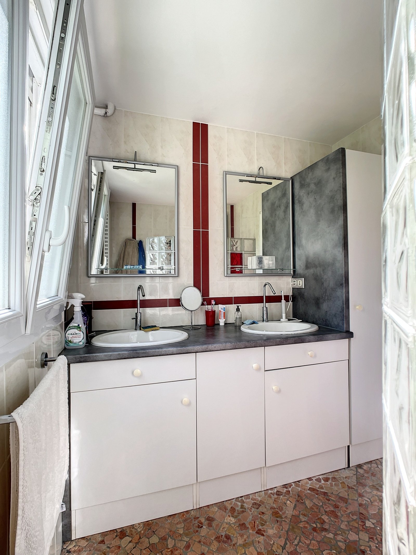 GUILERS : propriété avec maison 12 pièces  7 chambres sur une parcelle de 10390 m2