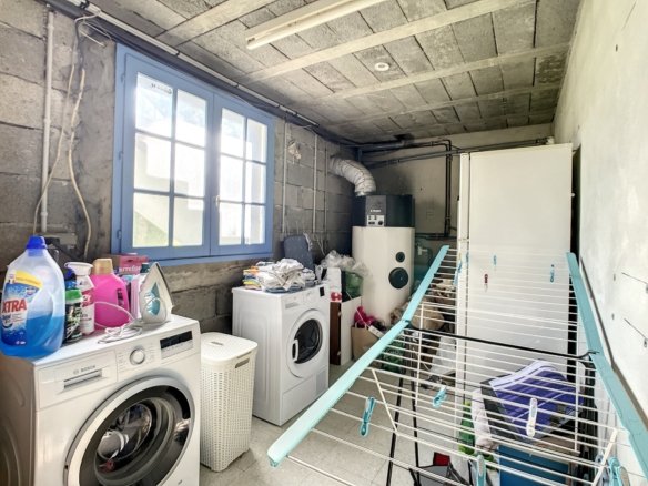 GUILERS : propriété avec maison 12 pièces  7 chambres sur une parcelle de 10390 m2