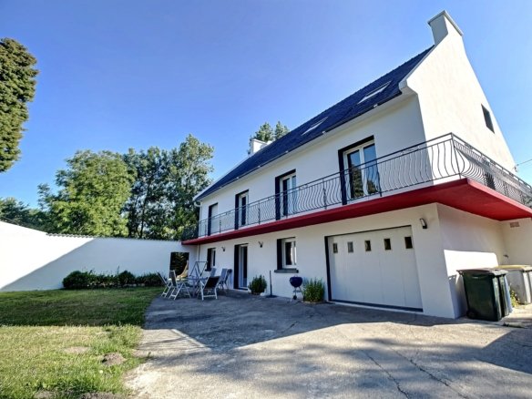 GUILERS : propriété avec maison 12 pièces  7 chambres sur une parcelle de 10390 m2