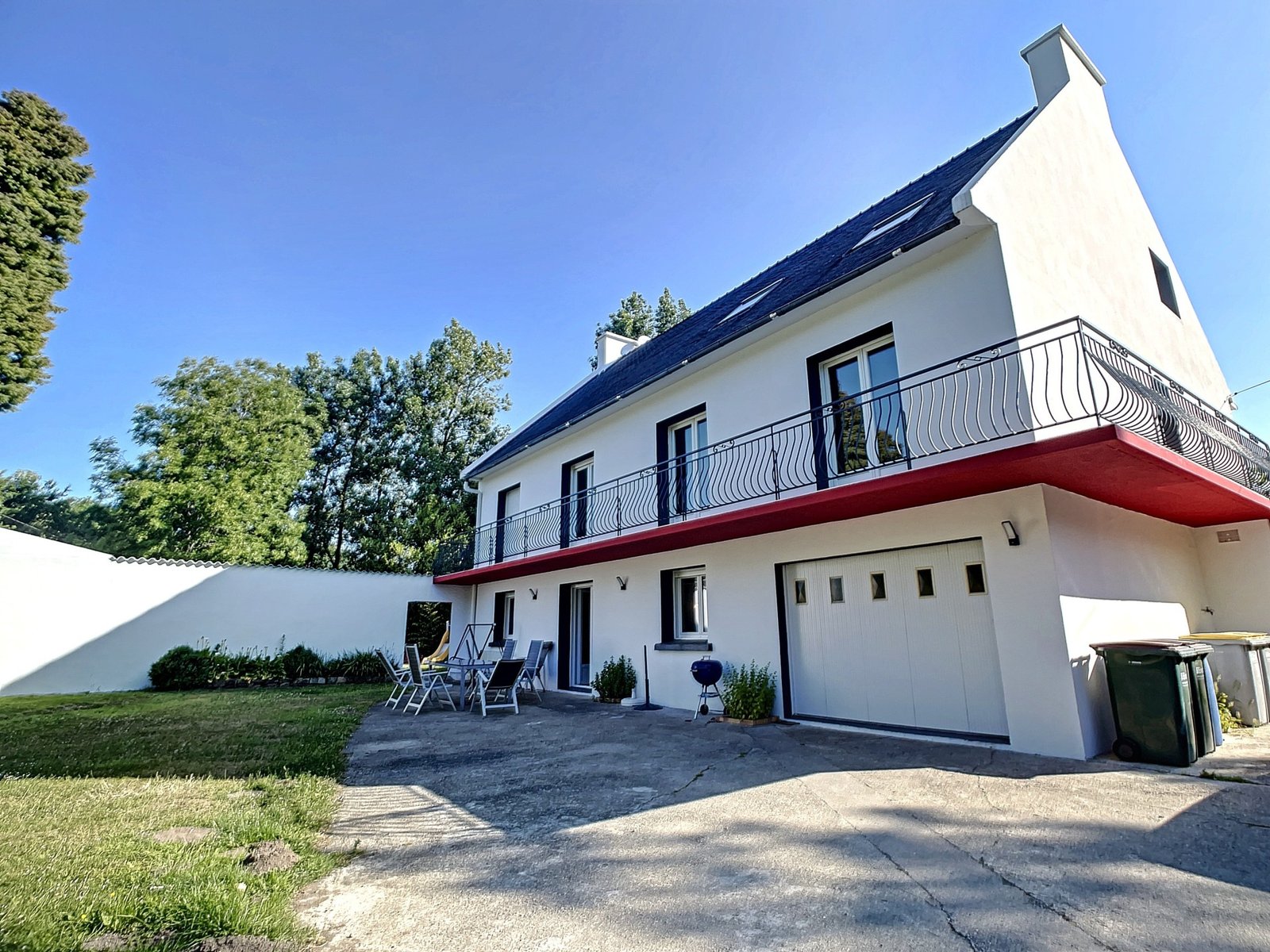 GUILERS : propriété avec maison 12 pièces  7 chambres sur une parcelle de 10390 m2