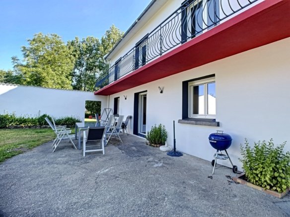 GUILERS : propriété avec maison 12 pièces  7 chambres sur une parcelle de 10390 m2