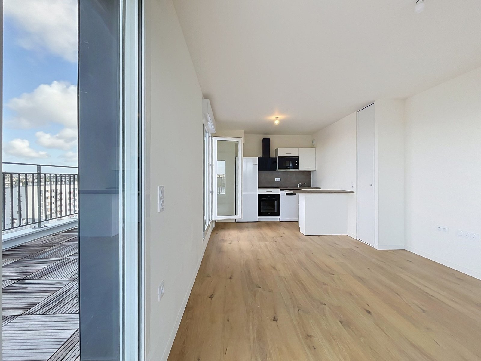 EXCLUSIVITÉ BREST : À LOUER APPARTEMENT NEUF T3, AVEC TERRASSE ET PARKING EN VIDE