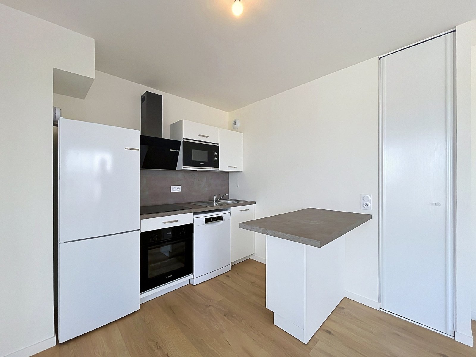 EXCLUSIVITÉ BREST : À LOUER APPARTEMENT NEUF T3, AVEC TERRASSE ET PARKING EN VIDE