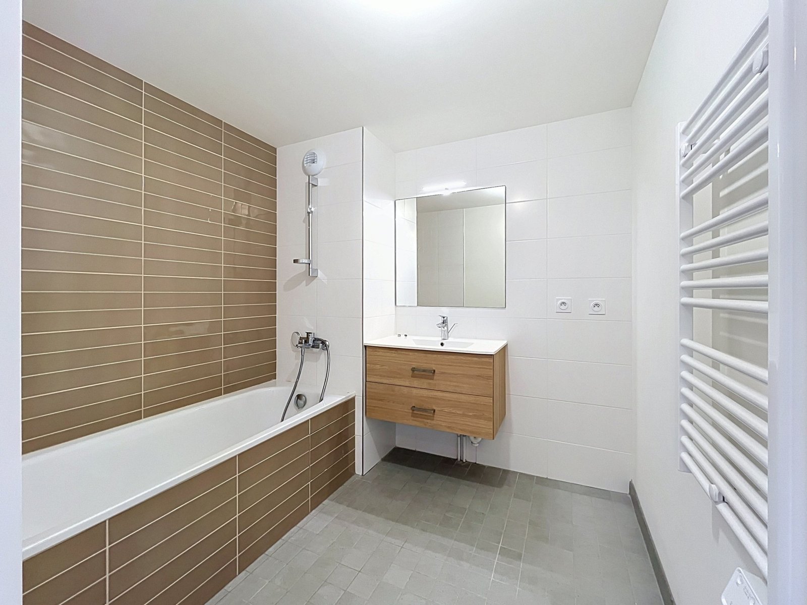 EXCLUSIVITÉ BREST : À LOUER APPARTEMENT NEUF T3, AVEC TERRASSE ET PARKING EN VIDE