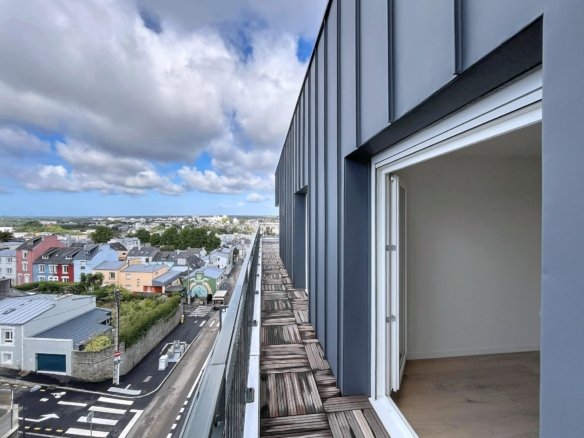 EXCLUSIVITÉ BREST : À LOUER APPARTEMENT NEUF T3, AVEC TERRASSE ET PARKING EN VIDE
