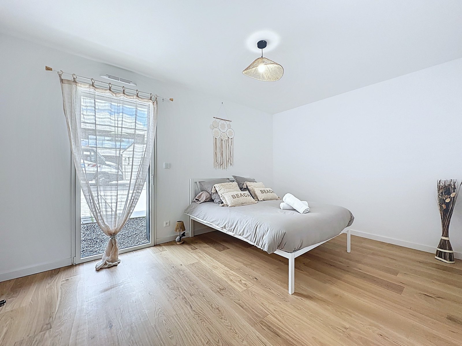 EXCLUSIVITÉ : APERCU MER, MAISON RECENTE AVEC 3 CHAMBRES, TERRASSE, PARKING ET JARDIN