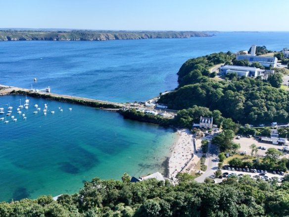 EXCLUSIVITÉ : APERCU MER, MAISON RECENTE AVEC 3 CHAMBRES, TERRASSE, PARKING ET JARDIN
