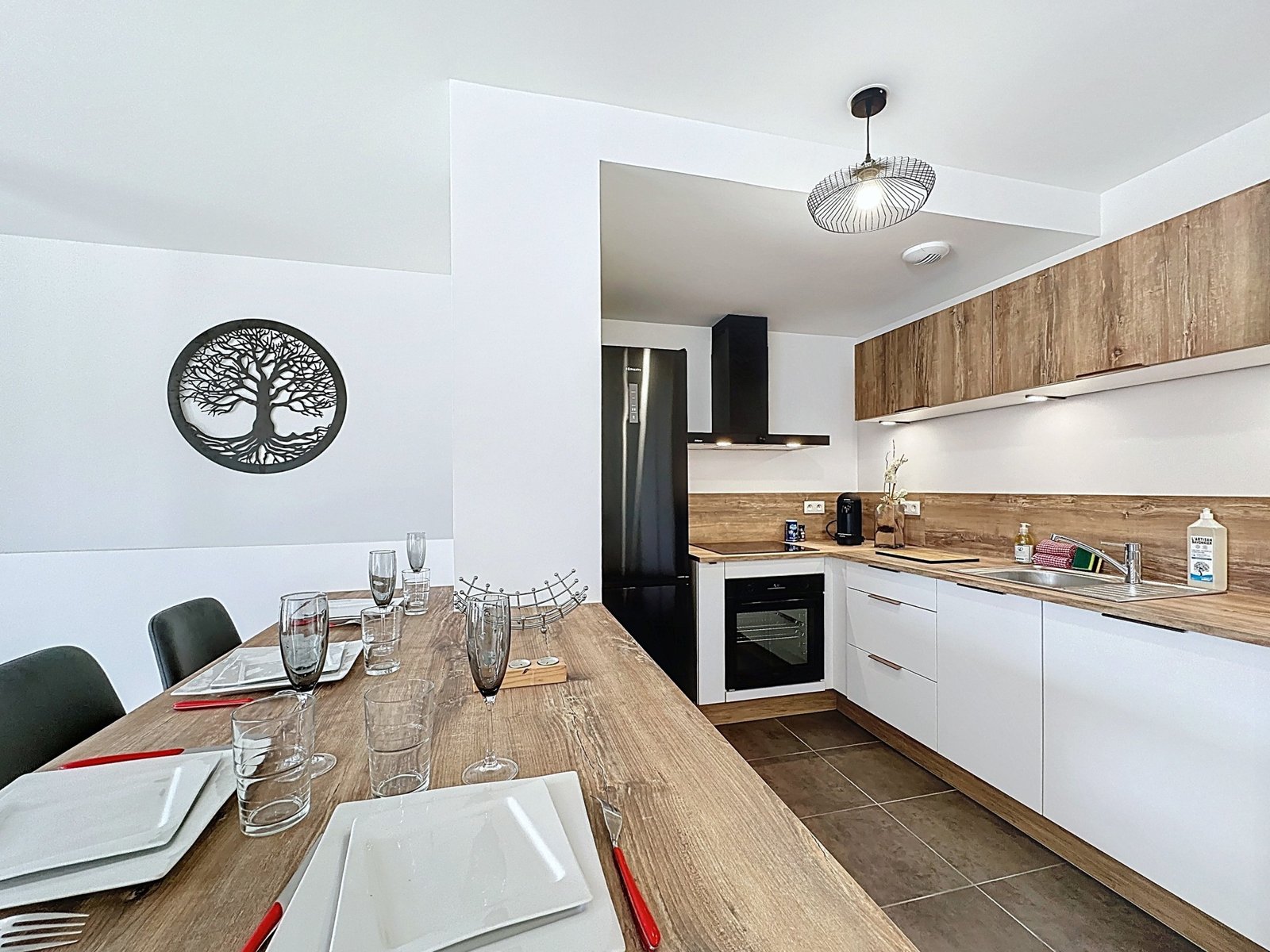 EXCLUSIVITÉ : APERCU MER, MAISON RECENTE AVEC 3 CHAMBRES, TERRASSE, PARKING ET JARDIN