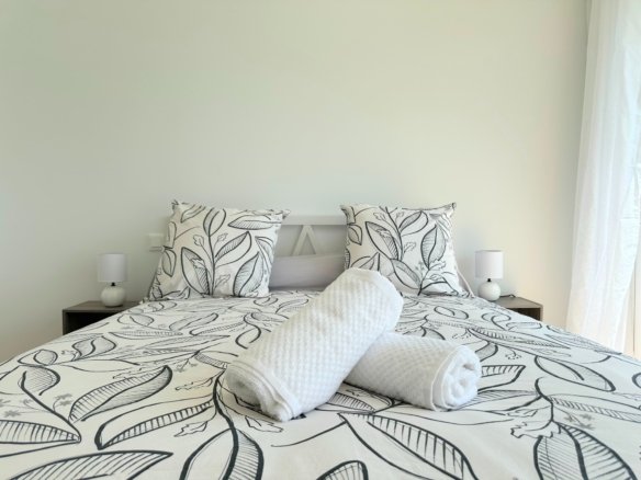 EXCLUSIVITÉ : APERCU MER, MAISON RECENTE AVEC 3 CHAMBRES, TERRASSE, PARKING ET JARDIN