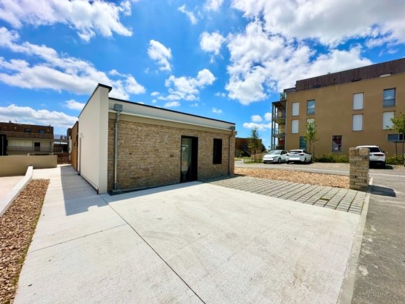 EXCLUSIVITÉ : APERCU MER, MAISON RECENTE AVEC 3 CHAMBRES, TERRASSE, PARKING ET JARDIN