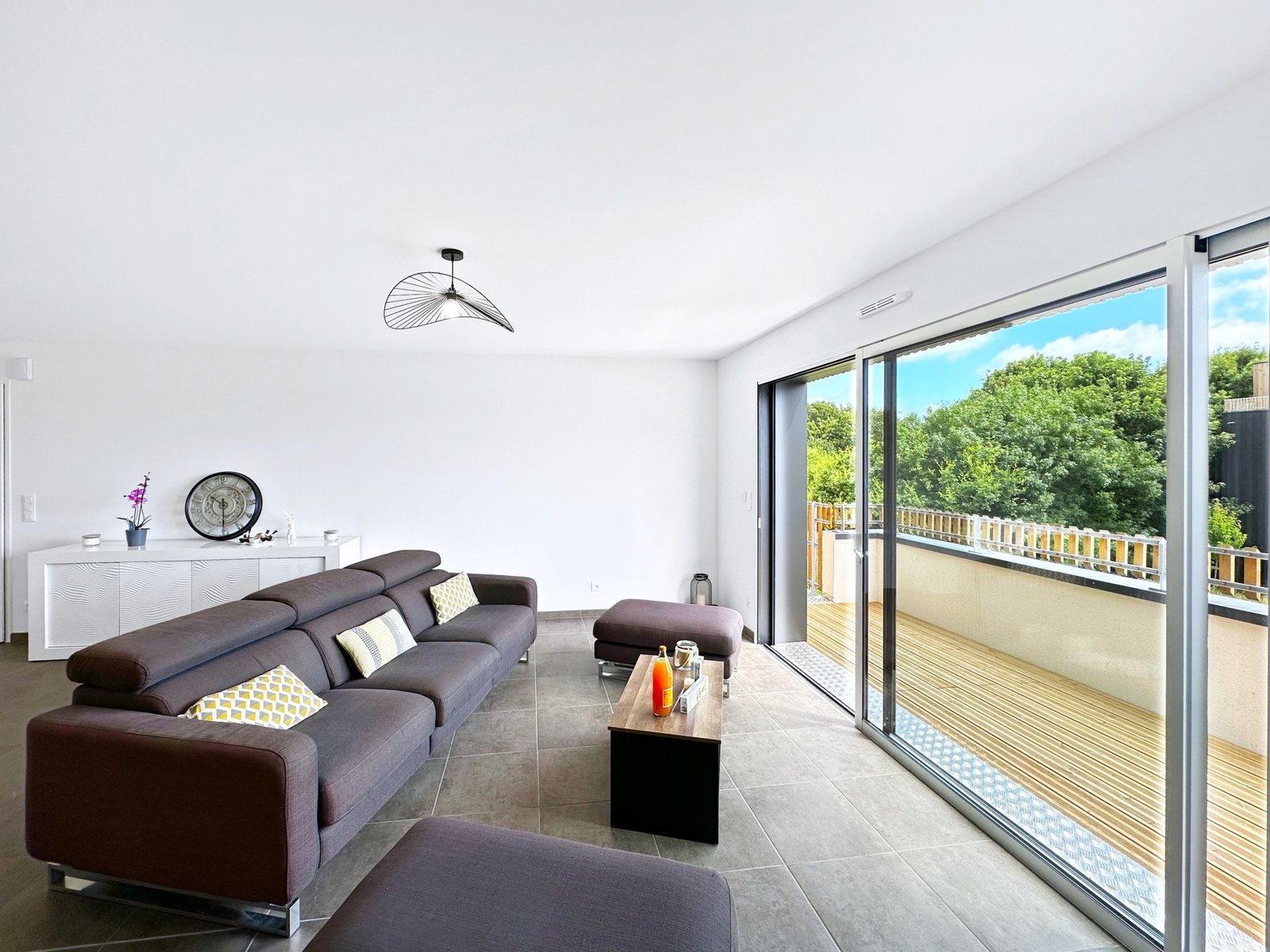 EXCLUSIVITÉ : APERCU MER, MAISON RECENTE AVEC 3 CHAMBRES, TERRASSE, PARKING ET JARDIN
