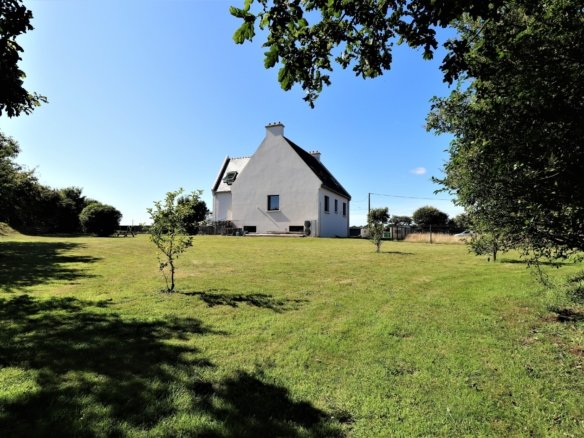 Villa T8 rénové avec et sa vue dégagée et sur la mer aucun voisins à proximité immédiate