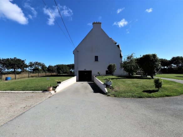 Villa T8 rénové avec et sa vue dégagée et sur la mer aucun voisins à proximité immédiate