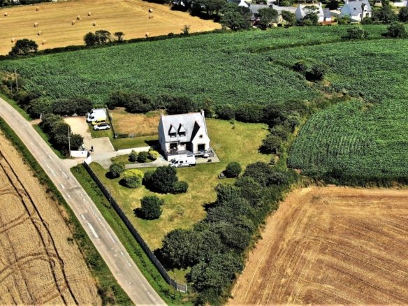 Villa T8 rénové avec et sa vue dégagée et sur la mer aucun voisins à proximité immédiate