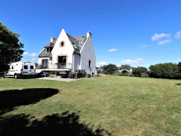Villa T8 rénové avec et sa vue dégagée et sur la mer aucun voisins à proximité immédiate