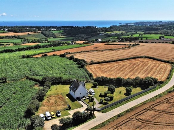 Villa T8 rénové avec et sa vue dégagée et sur la mer aucun voisins à proximité immédiate