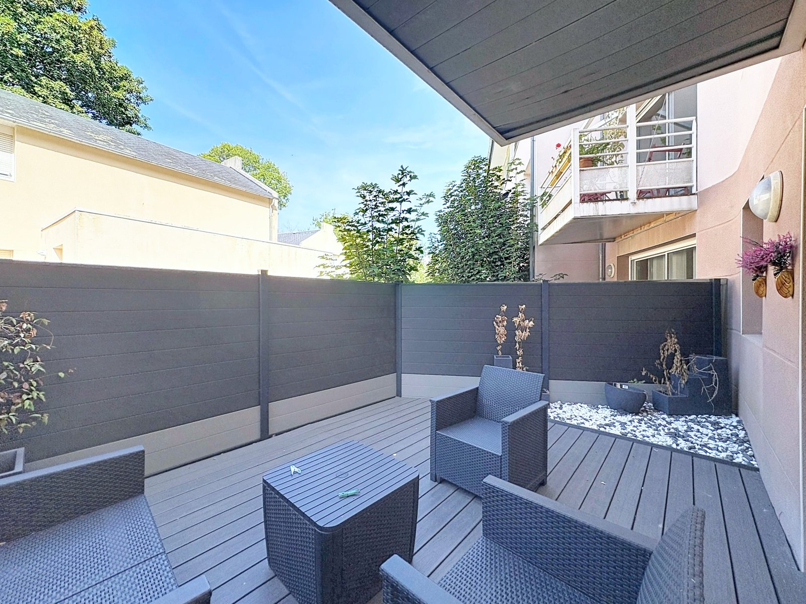 EXCLUSIVITÉ : À LOUER APPARTEMENT T2 MEUBLÉ, AVEC TERRASSE ET GARAGE
