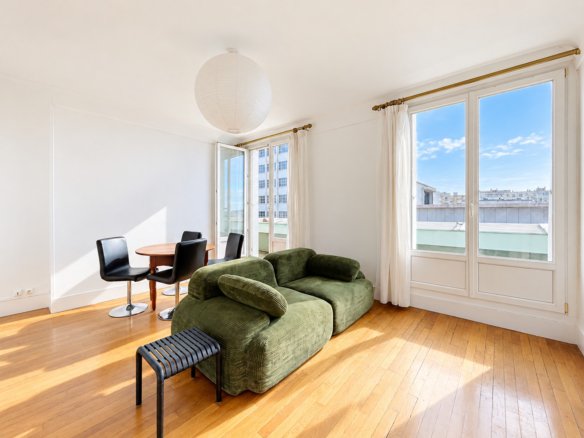 HYPER CENTRE : CHARMANT APPARTEMENT T2 DE 56 M² AVEC BALCON AU DERNIER ÉTAGE