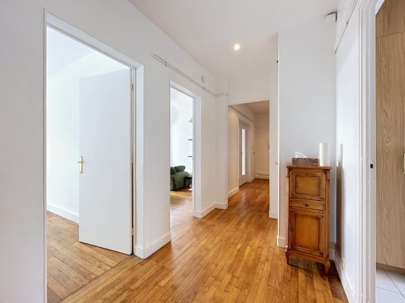 HYPER CENTRE : CHARMANT APPARTEMENT T2 DE 56 M² AVEC BALCON AU DERNIER ÉTAGE