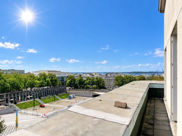 HYPER CENTRE : CHARMANT APPARTEMENT T2 DE 56 M² AVEC BALCON AU DERNIER ÉTAGE