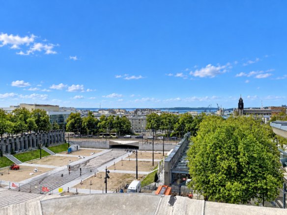 HYPER CENTRE : CHARMANT APPARTEMENT T2 DE 56 M² AVEC BALCON AU DERNIER ÉTAGE