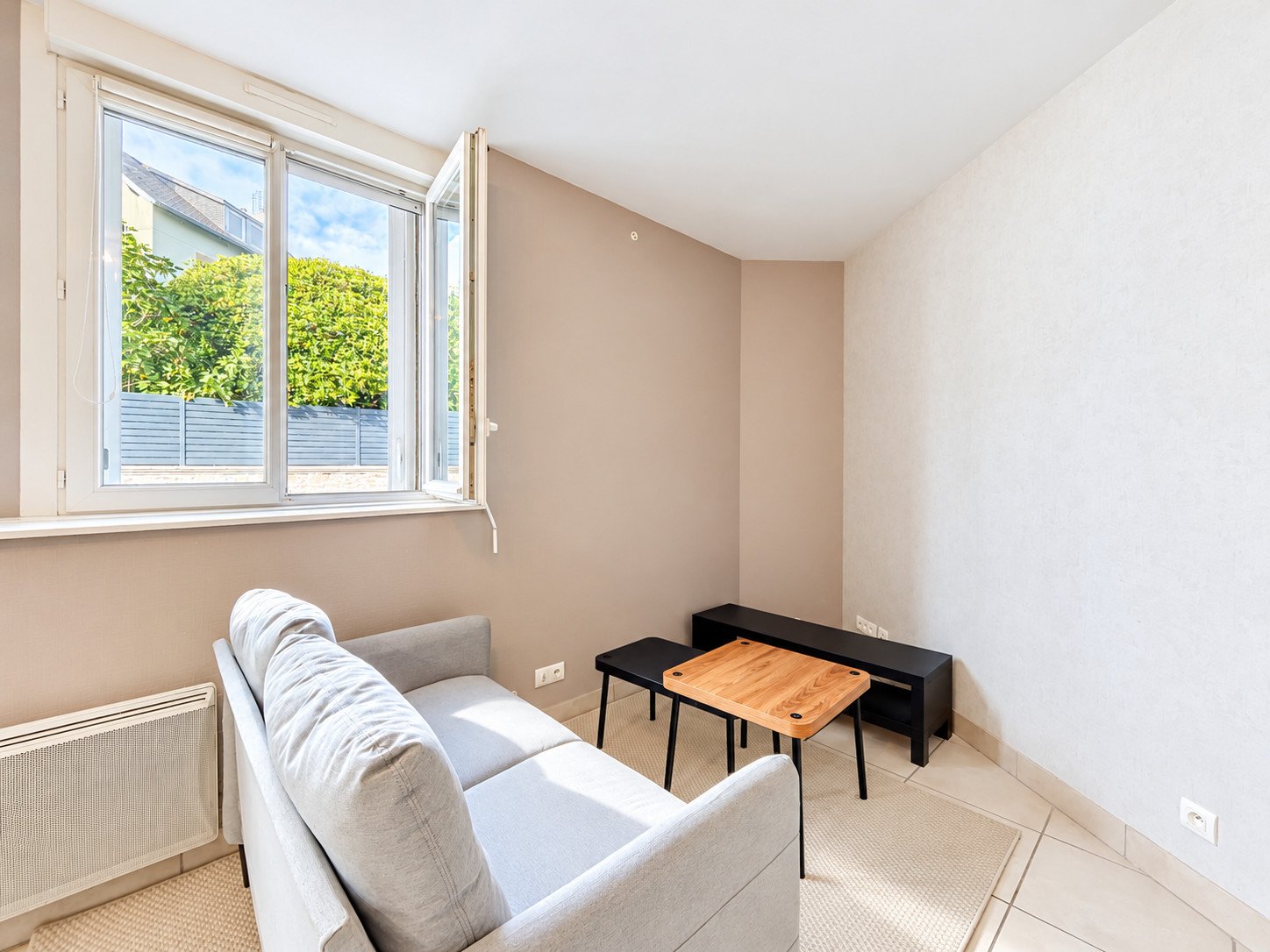 LE RELECQ-KERHUON : À LOUER JOLI APPARTEMENT T1BIS MEUBLÉ