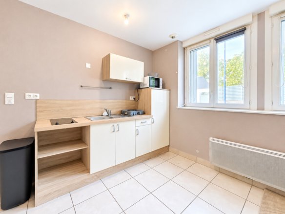 LE RELECQ-KERHUON : À LOUER JOLI APPARTEMENT T1BIS MEUBLÉ
