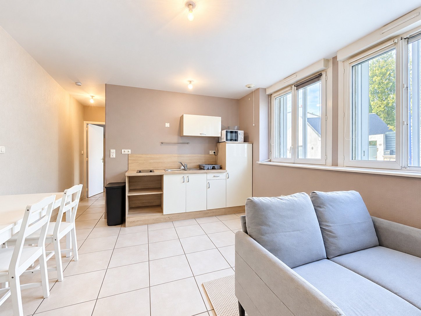 LE RELECQ-KERHUON : À LOUER JOLI APPARTEMENT T1BIS MEUBLÉ