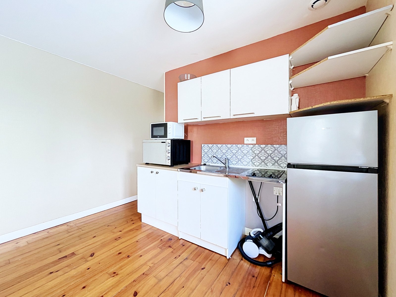 LE RELECQ-KERHUON : À LOUER APPARTEMENT T1 MEUBLÉ