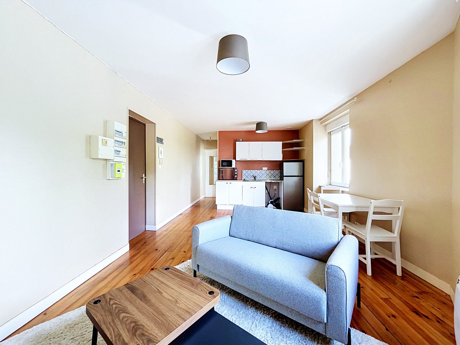 LE RELECQ-KERHUON : À LOUER APPARTEMENT T1 MEUBLÉ