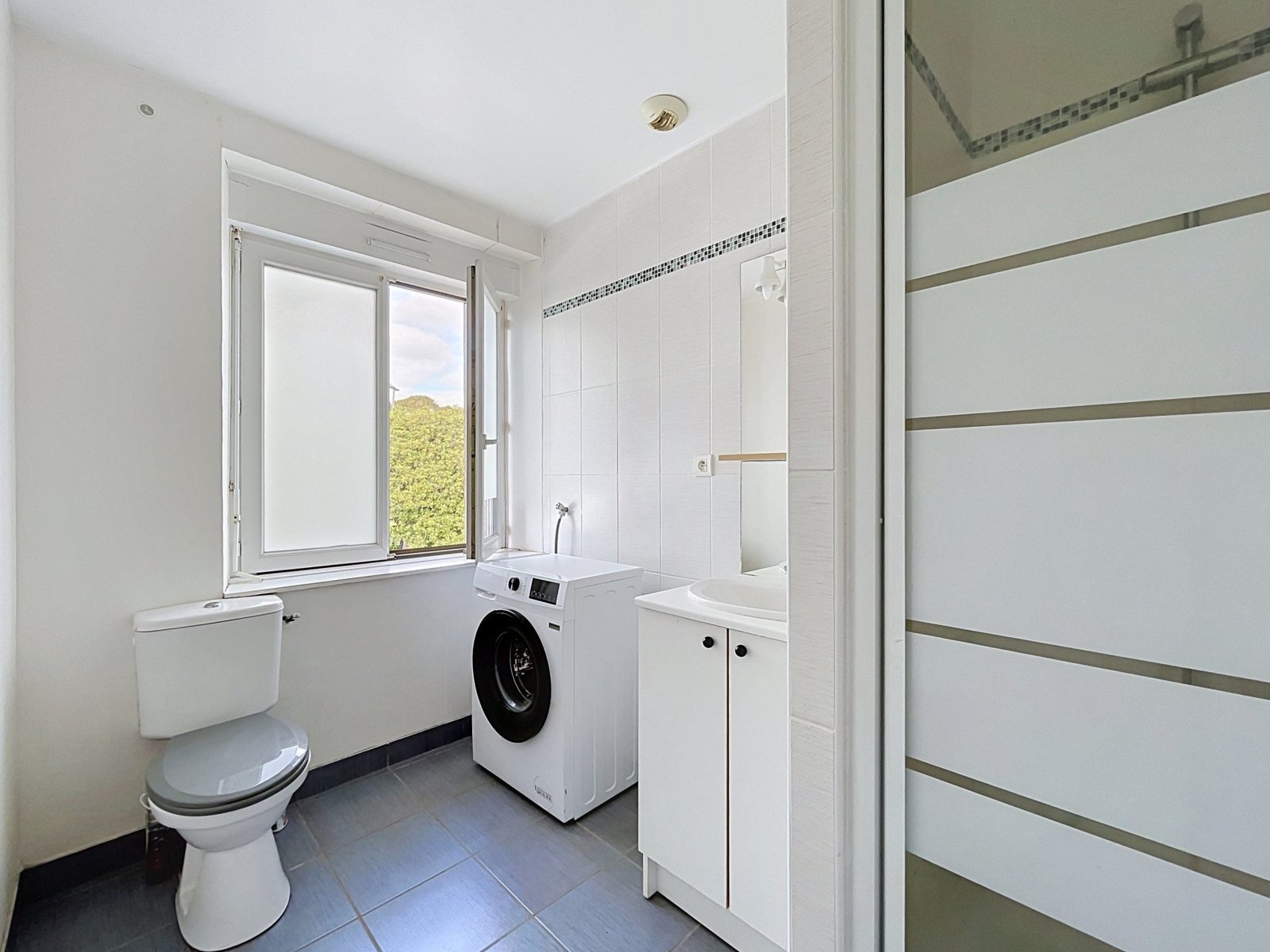 LE RELECQ-KERHUON : À LOUER APPARTEMENT T1 MEUBLÉ