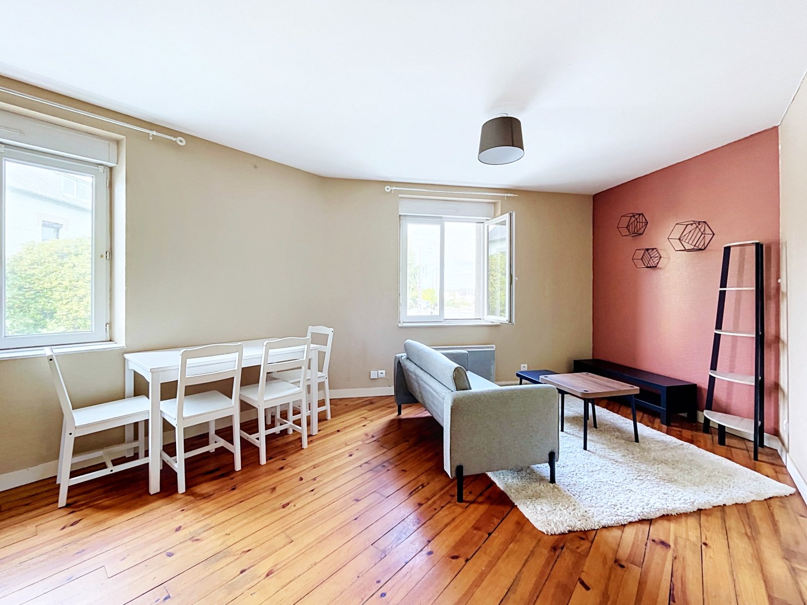 LE RELECQ-KERHUON : À LOUER APPARTEMENT T1 MEUBLÉ