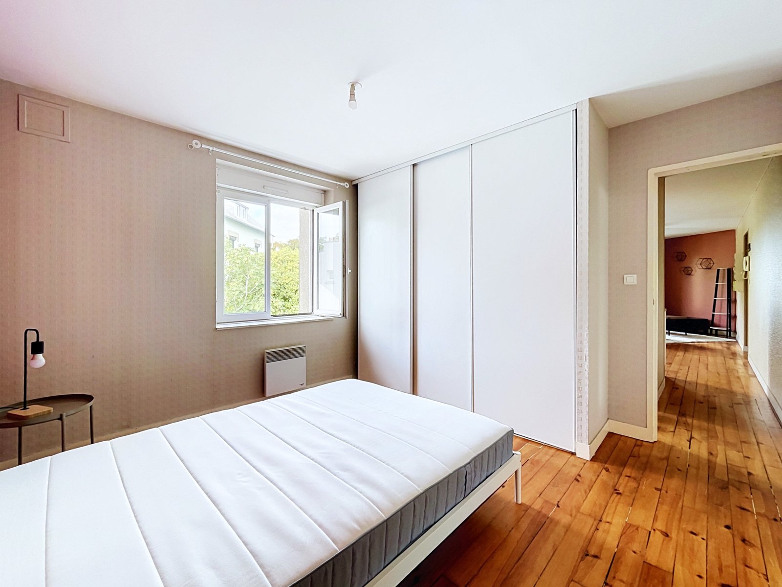 LE RELECQ-KERHUON : À LOUER APPARTEMENT T1 MEUBLÉ
