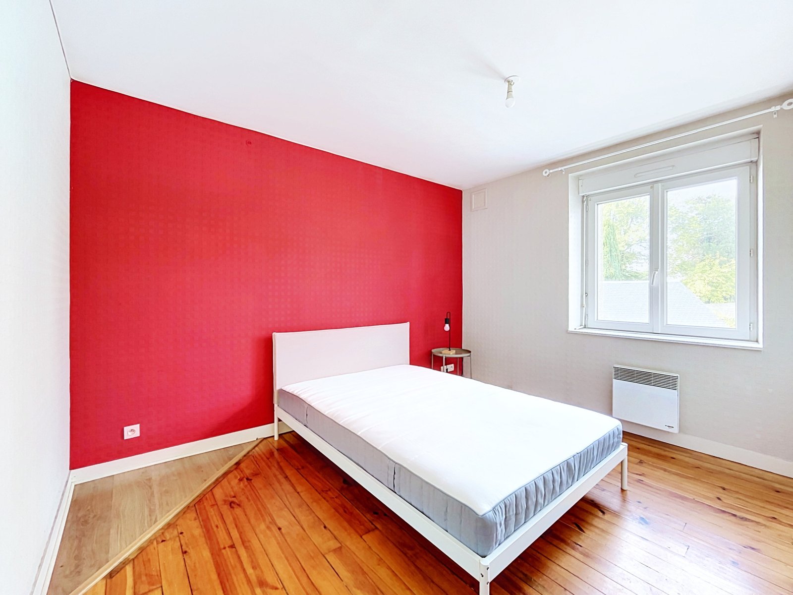LE RELECQ-KERHUON : À LOUER APPARTEMENT T1 MEUBLÉ