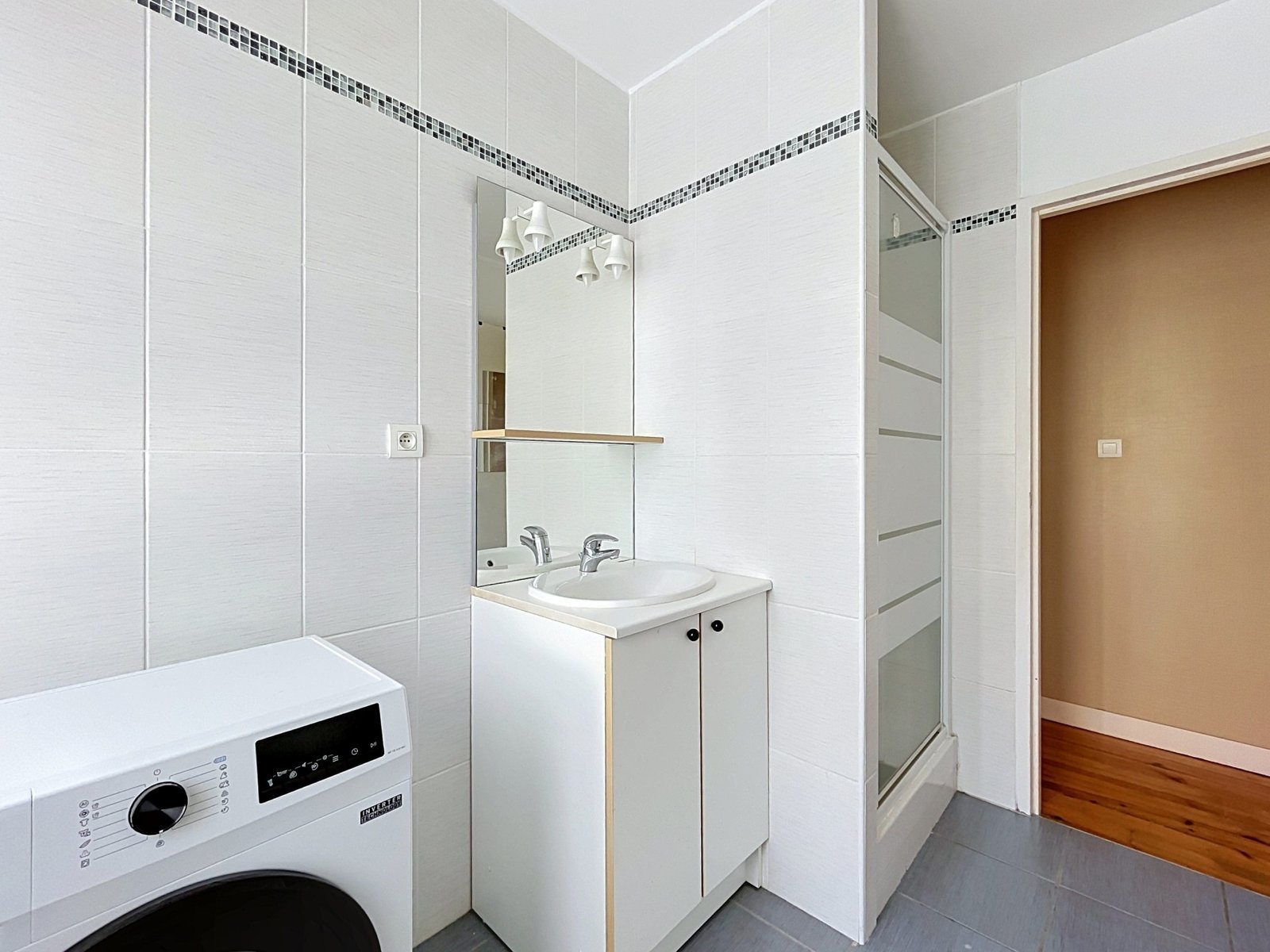 LE RELECQ-KERHUON : À LOUER APPARTEMENT T1 MEUBLÉ