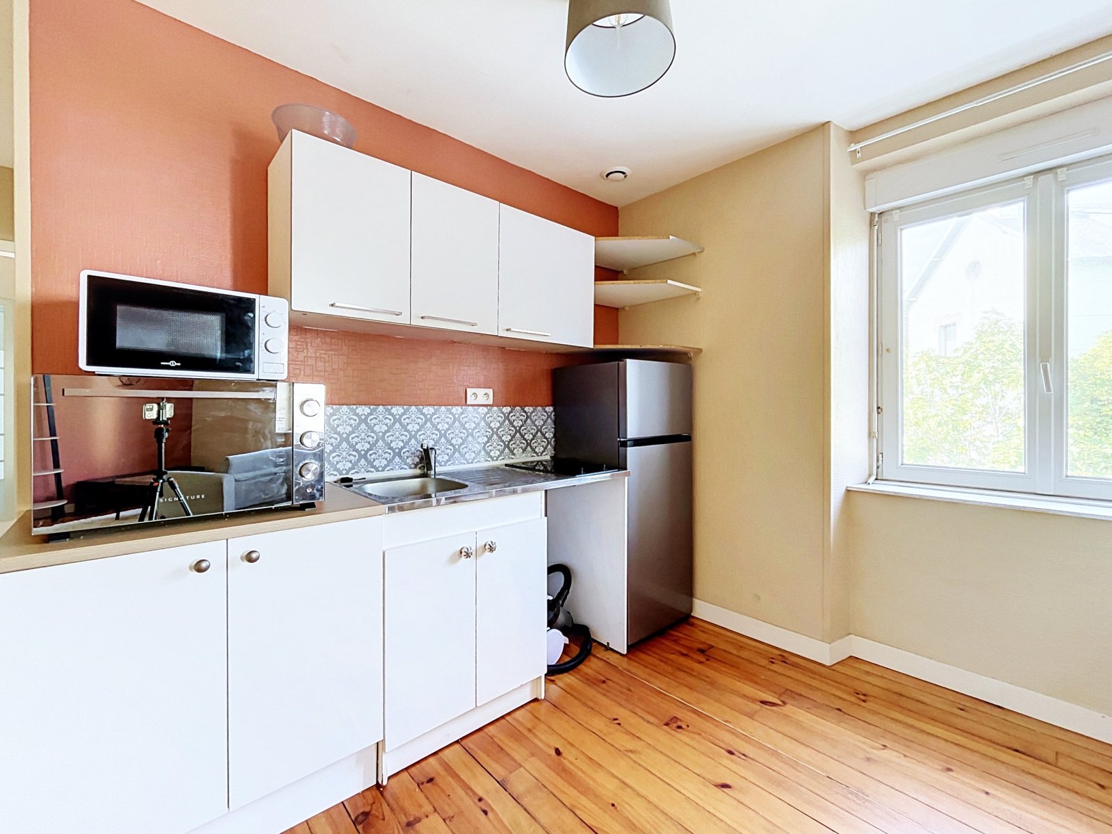 LE RELECQ-KERHUON : À LOUER APPARTEMENT T1 MEUBLÉ
