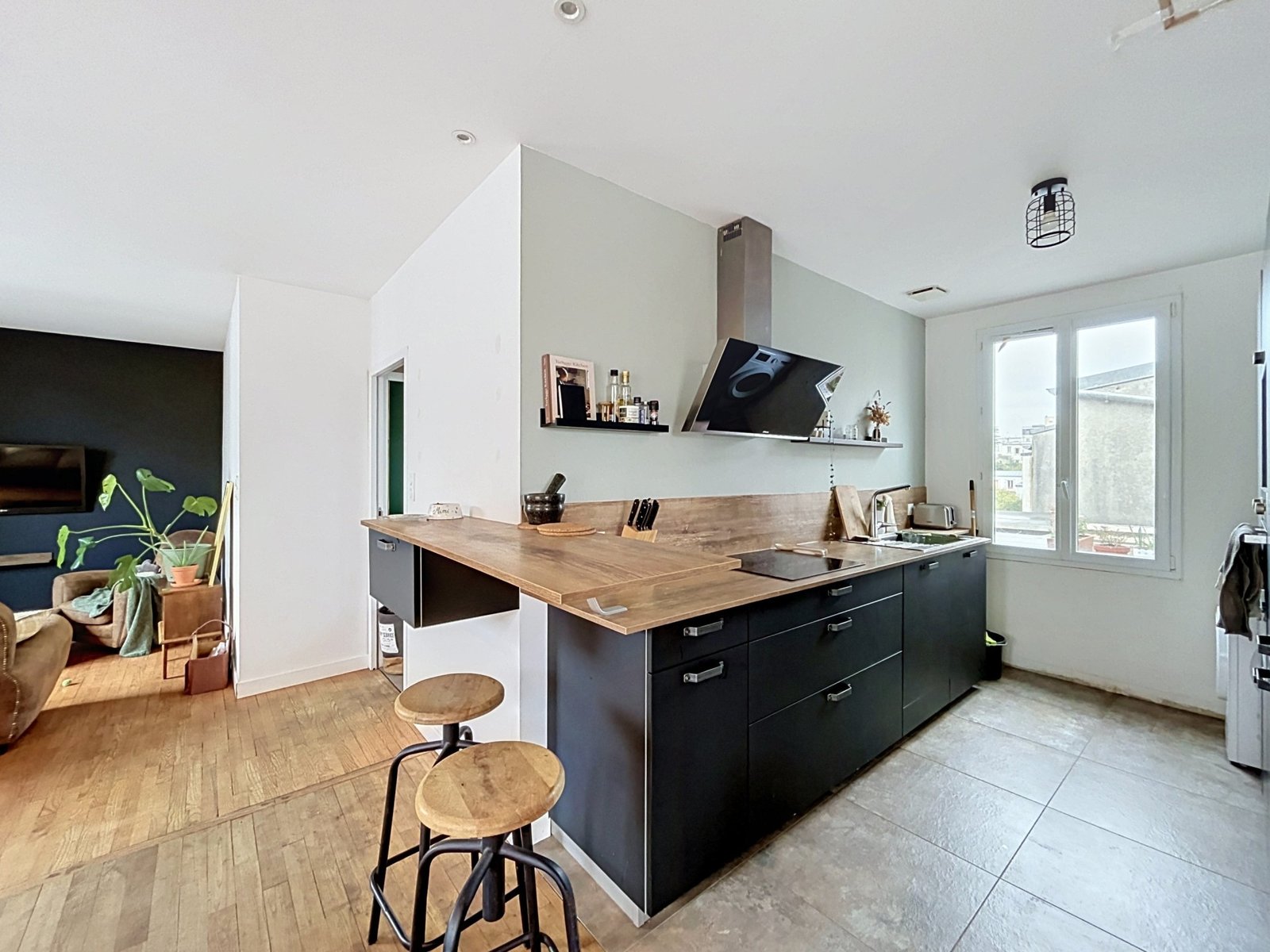BREST SAINT MICHEL : Bel appartement T2/3 de 71m2 entièrement rénové, au dernier étage