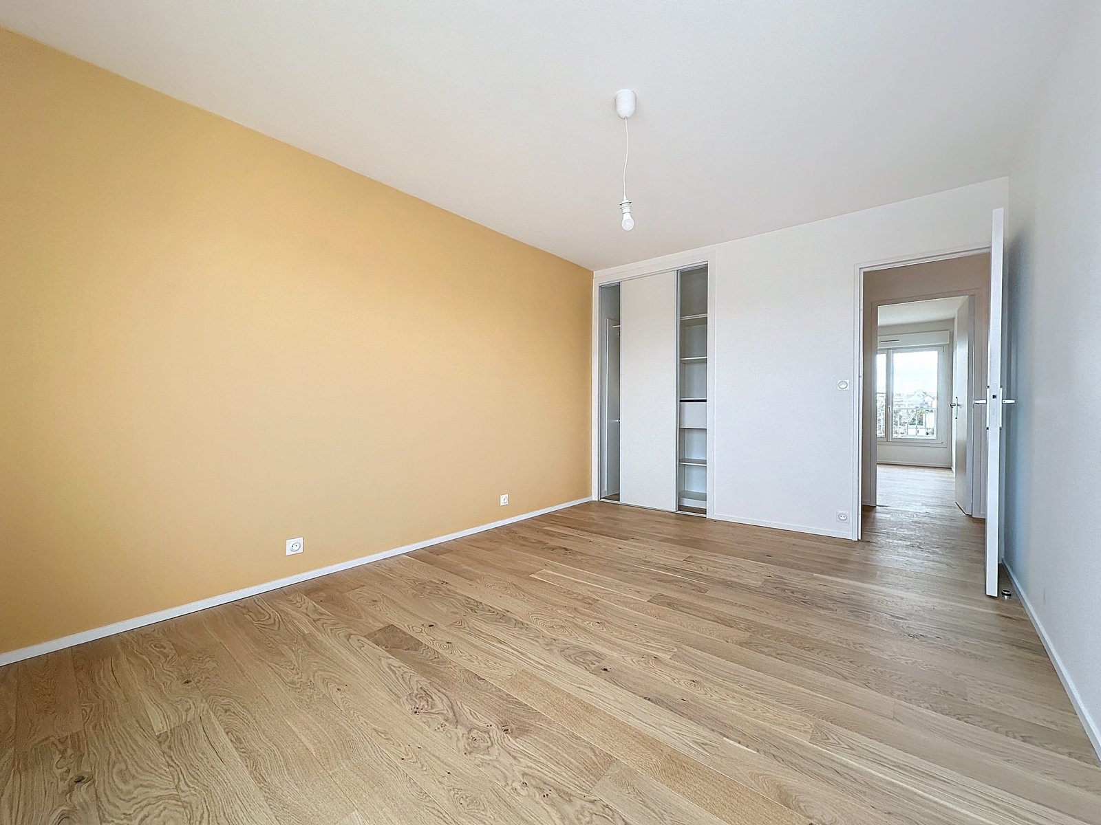 SAINT-MARC : DERNIER ÉTAGE AVEC UNE SUPERBE VUE MER, TRÈS BEL APPARTEMENT T4 RÉNOVÉ AVEC BALCON ET PARKING