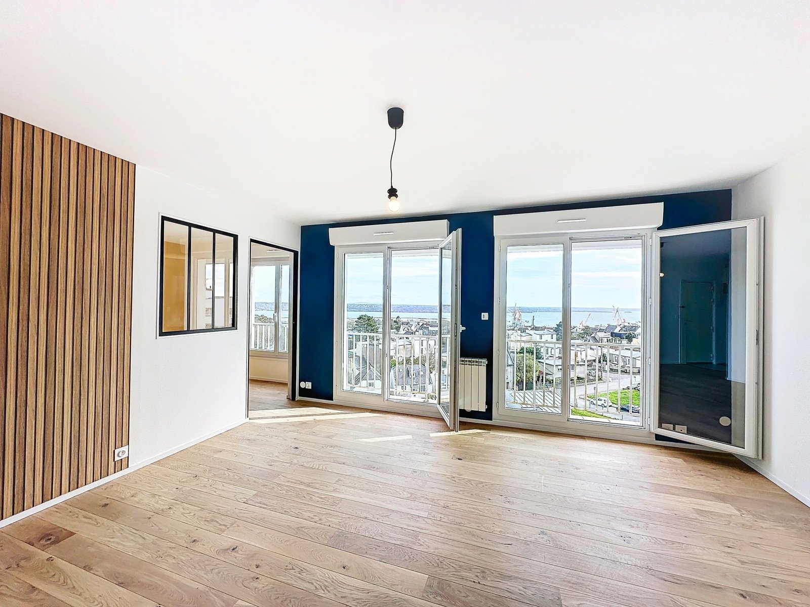 SAINT-MARC : DERNIER ÉTAGE AVEC UNE SUPERBE VUE MER, TRÈS BEL APPARTEMENT T4 RÉNOVÉ AVEC BALCON ET PARKING