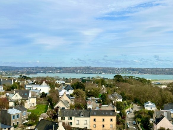 SAINT-MARC : DERNIER ÉTAGE AVEC UNE SUPERBE VUE MER, TRÈS BEL APPARTEMENT T4 RÉNOVÉ AVEC BALCON ET PARKING