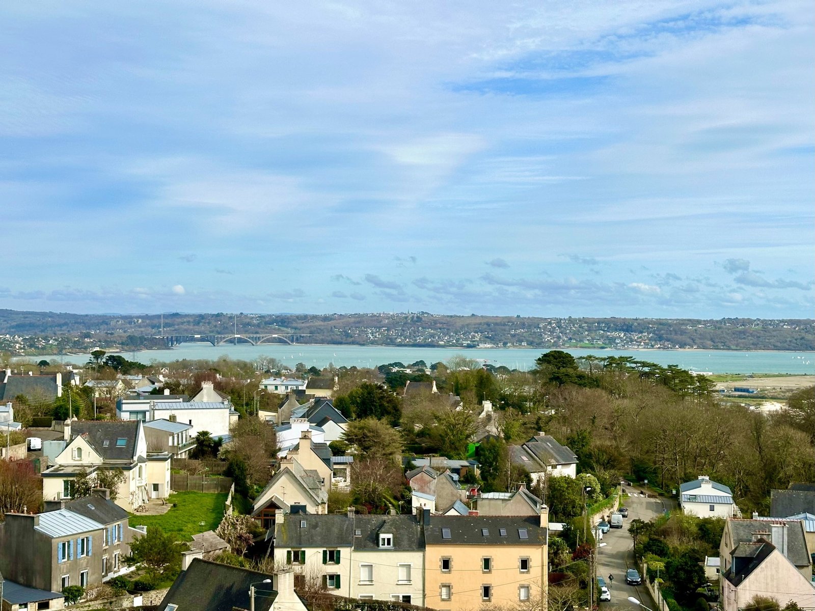 SAINT-MARC : DERNIER ÉTAGE AVEC UNE SUPERBE VUE MER, TRÈS BEL APPARTEMENT T4 RÉNOVÉ AVEC BALCON ET PARKING