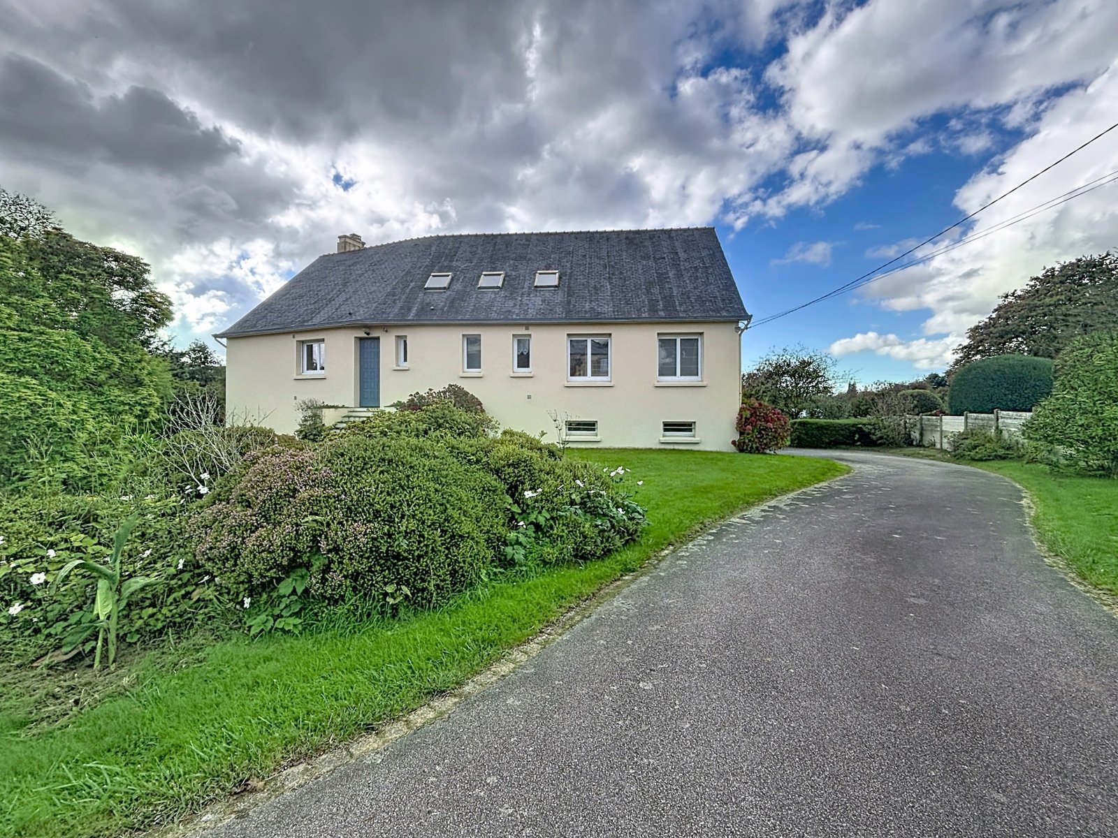 Saint Renan : Belle propriété avec vue sur le lac
